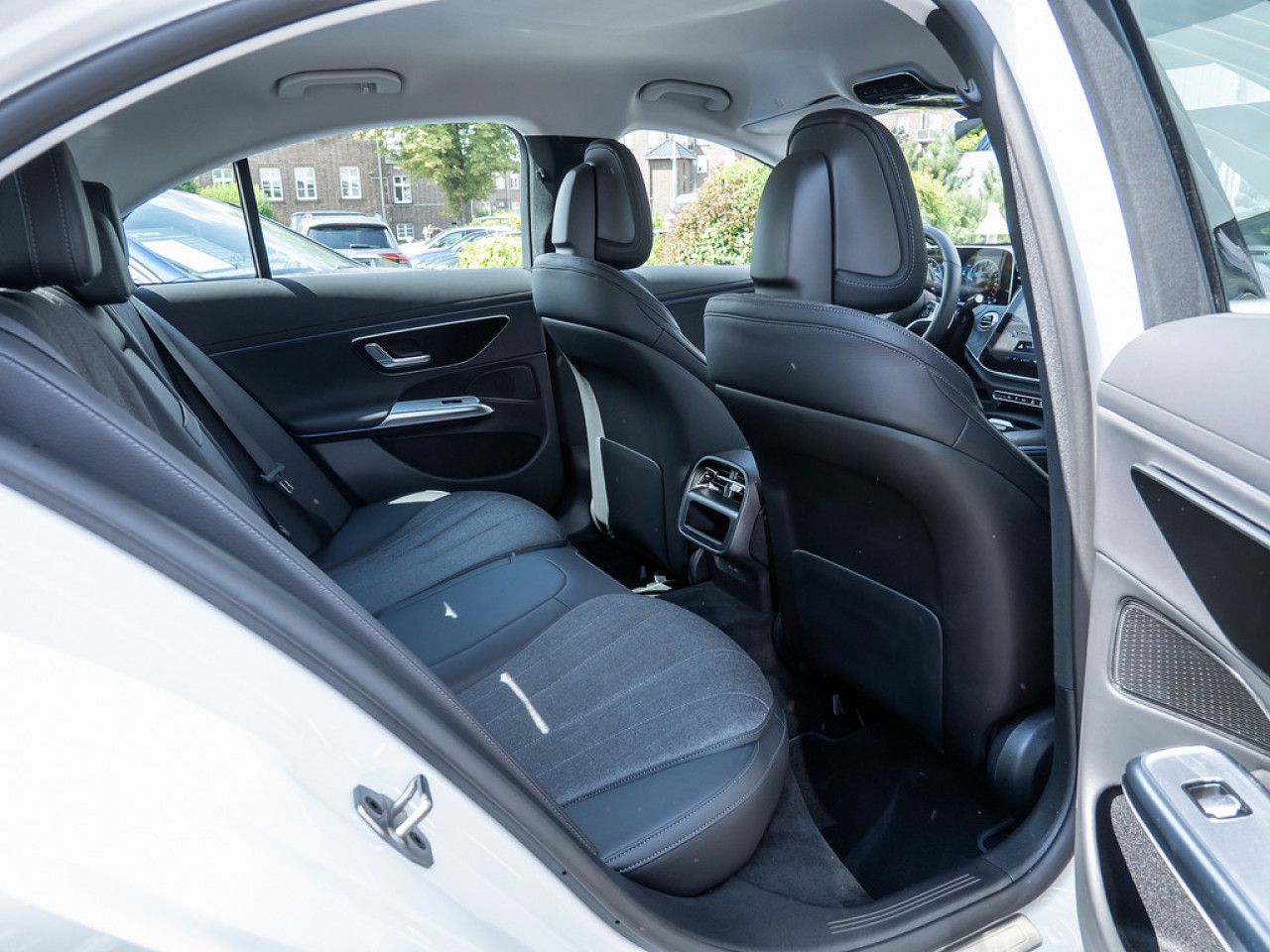Mercedes-Benz E-Klasse – Bild 6