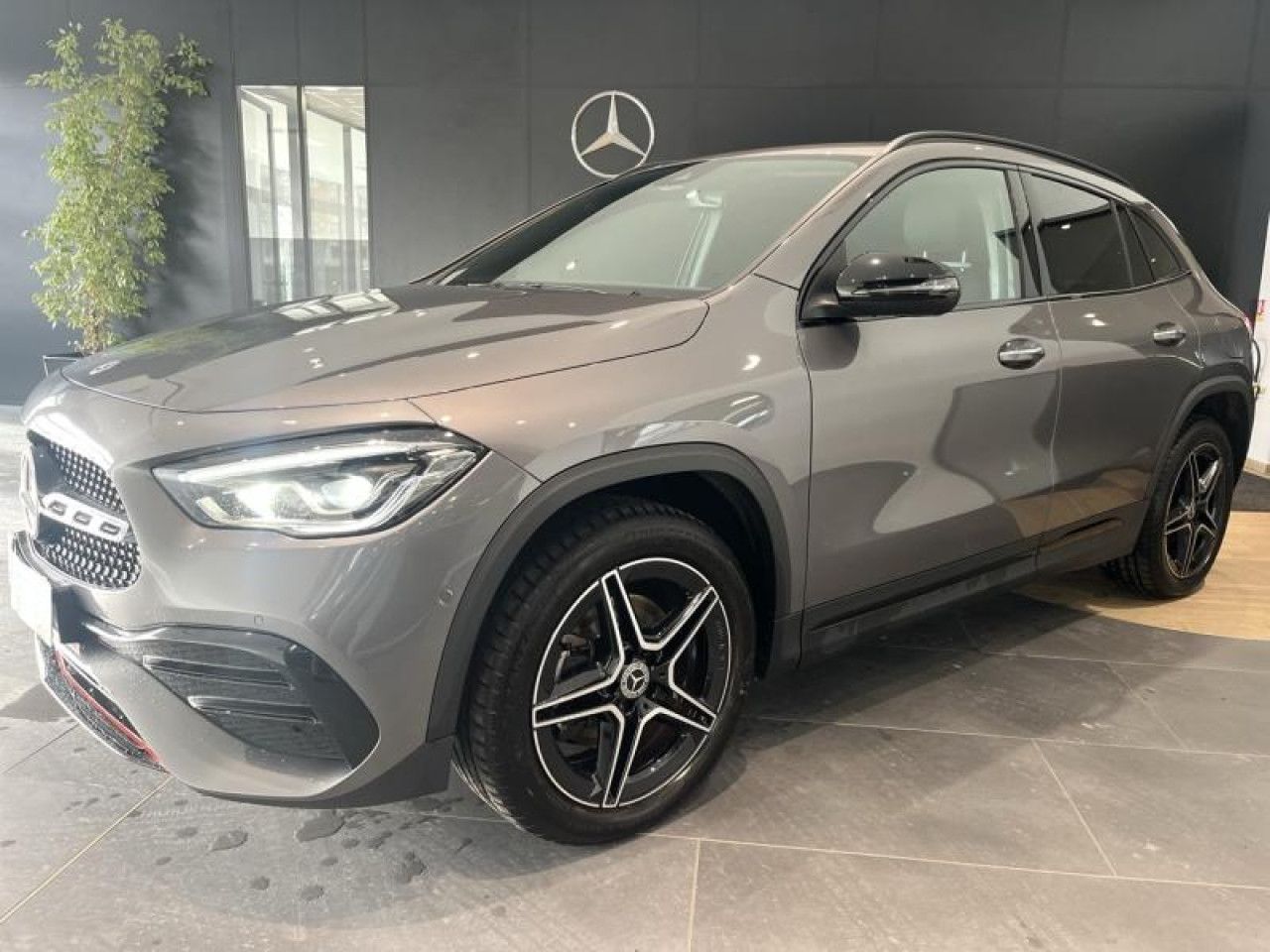 Photo du v&eacute;hicule 1 / 18