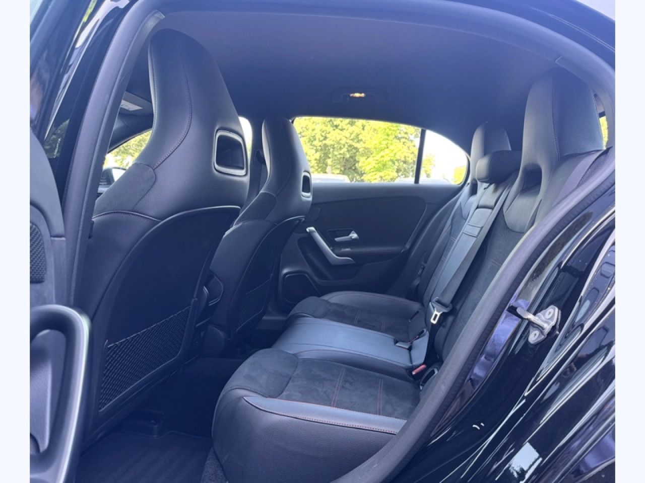 Photo du v&eacute;hicule 16 / 18