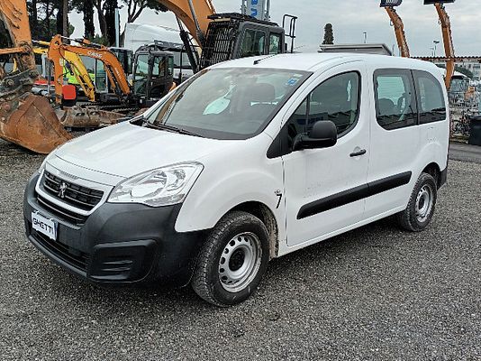 Vehicle image 1 / 5