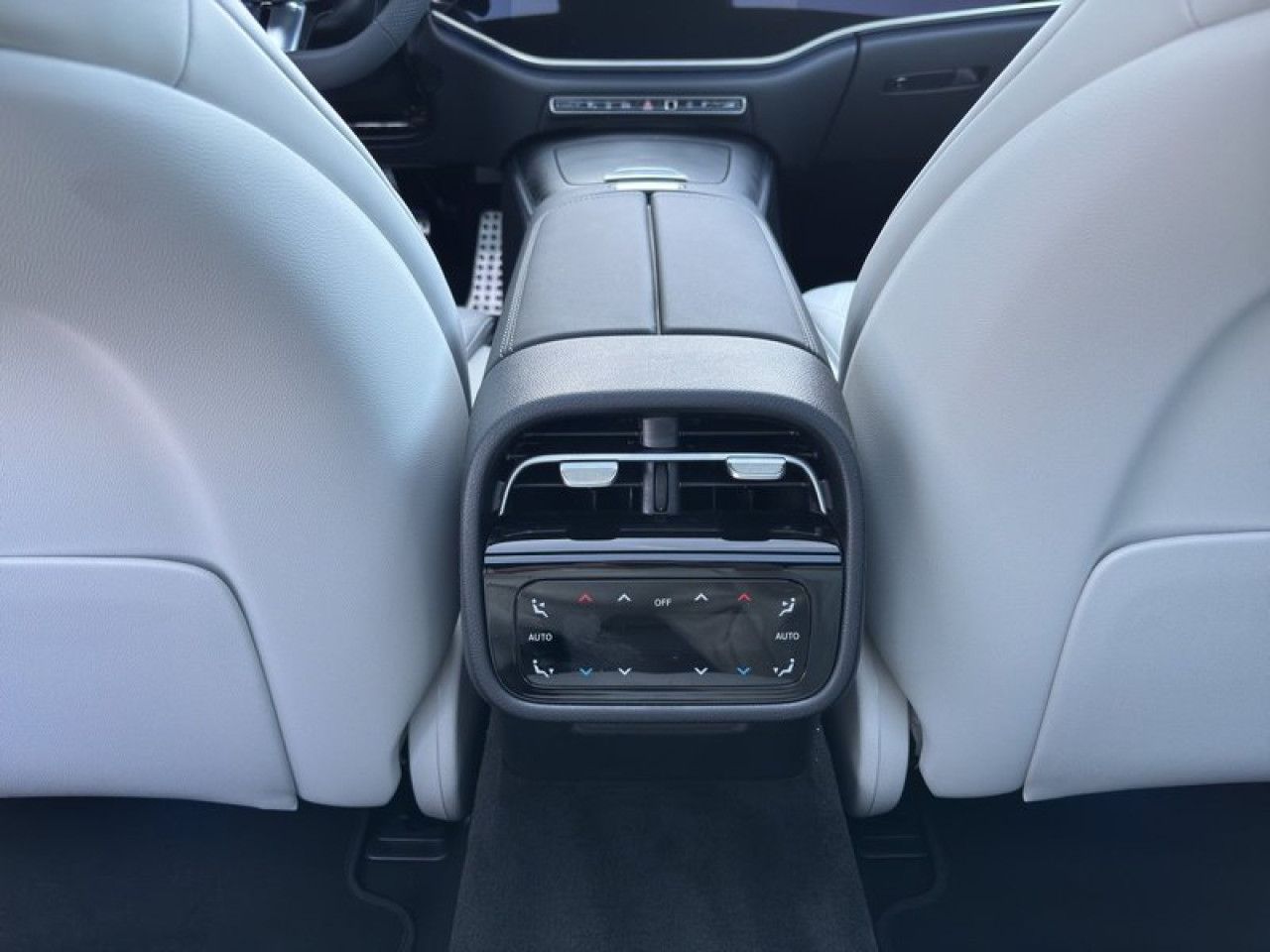 Mercedes-Benz E-Klasse – Bild 12