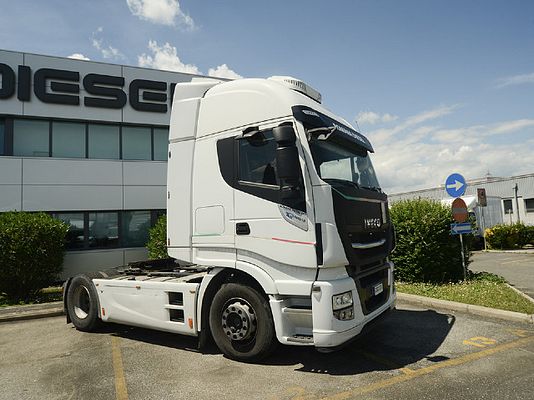 Vehicle image 2 / 7