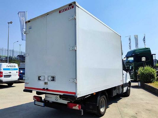 Vehicle image 3 / 11