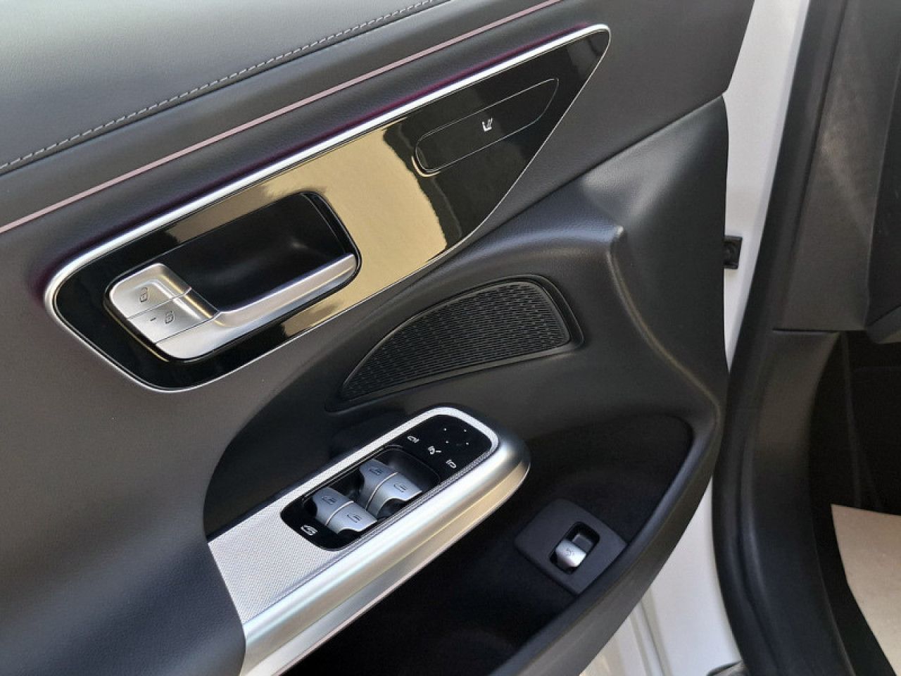 Mercedes-Benz E-Klasse – Bild 12