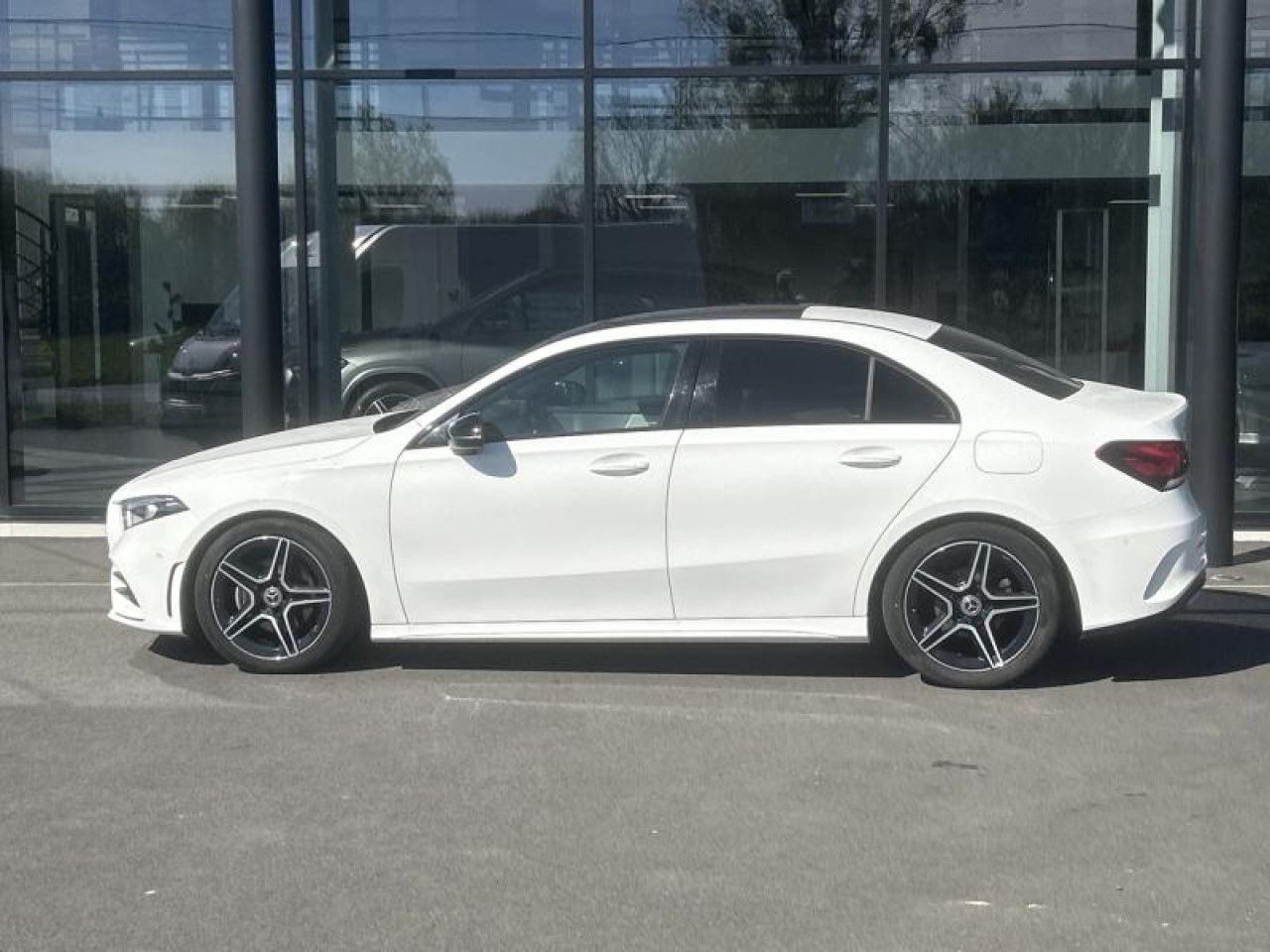 Photo du v&eacute;hicule 2 / 18