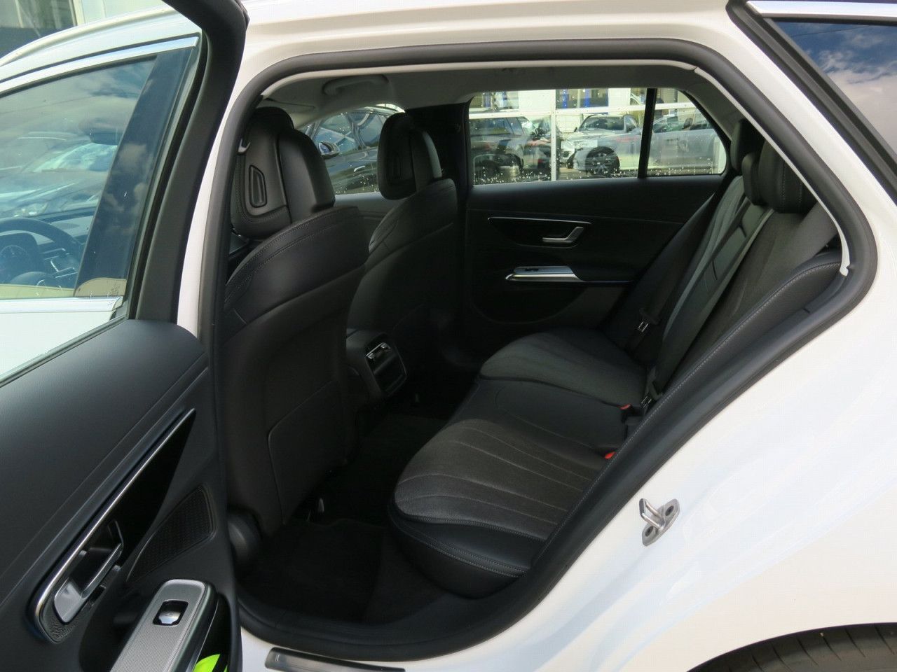 Mercedes-Benz E-Klasse – Bild 14