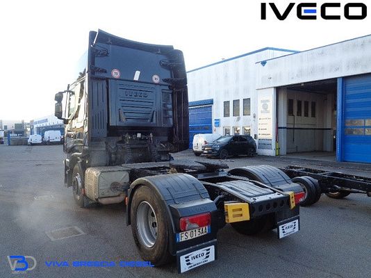 Vehicle image 6 / 15