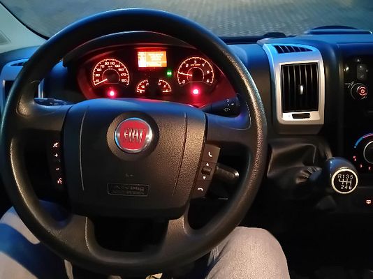 Vehicle image 12 / 14