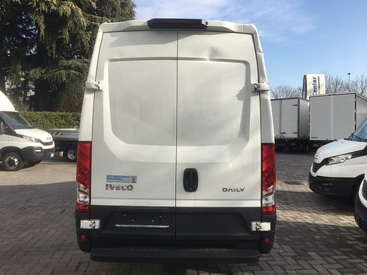 Vehicle image 5 / 10