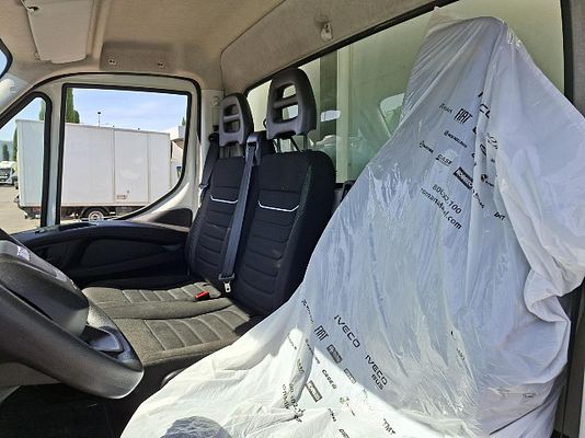 Vehicle image 5 / 7