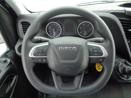 Vehicle image 11 / 15