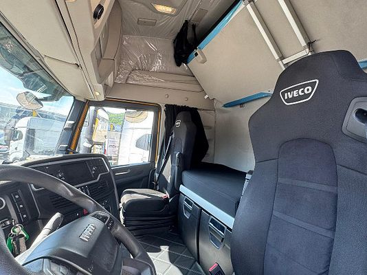 Vehicle image 6 / 10