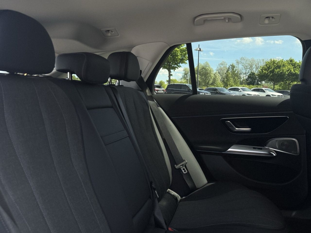 Mercedes-Benz E-Klasse – Bild 17