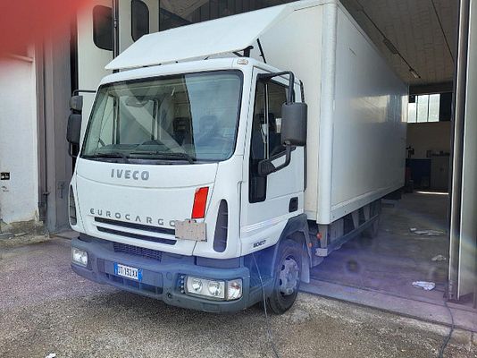 Vehicle image 2 / 5