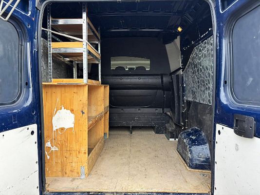 Vehicle image 11 / 14