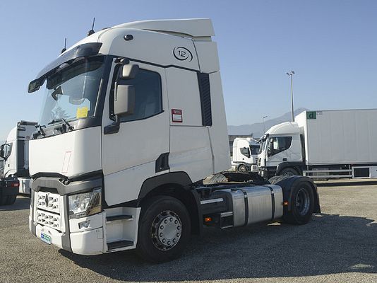 Vehicle image 3 / 5
