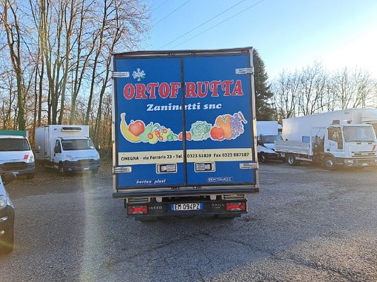 Vehicle image 8 / 16