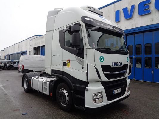 Vehicle image 3 / 15