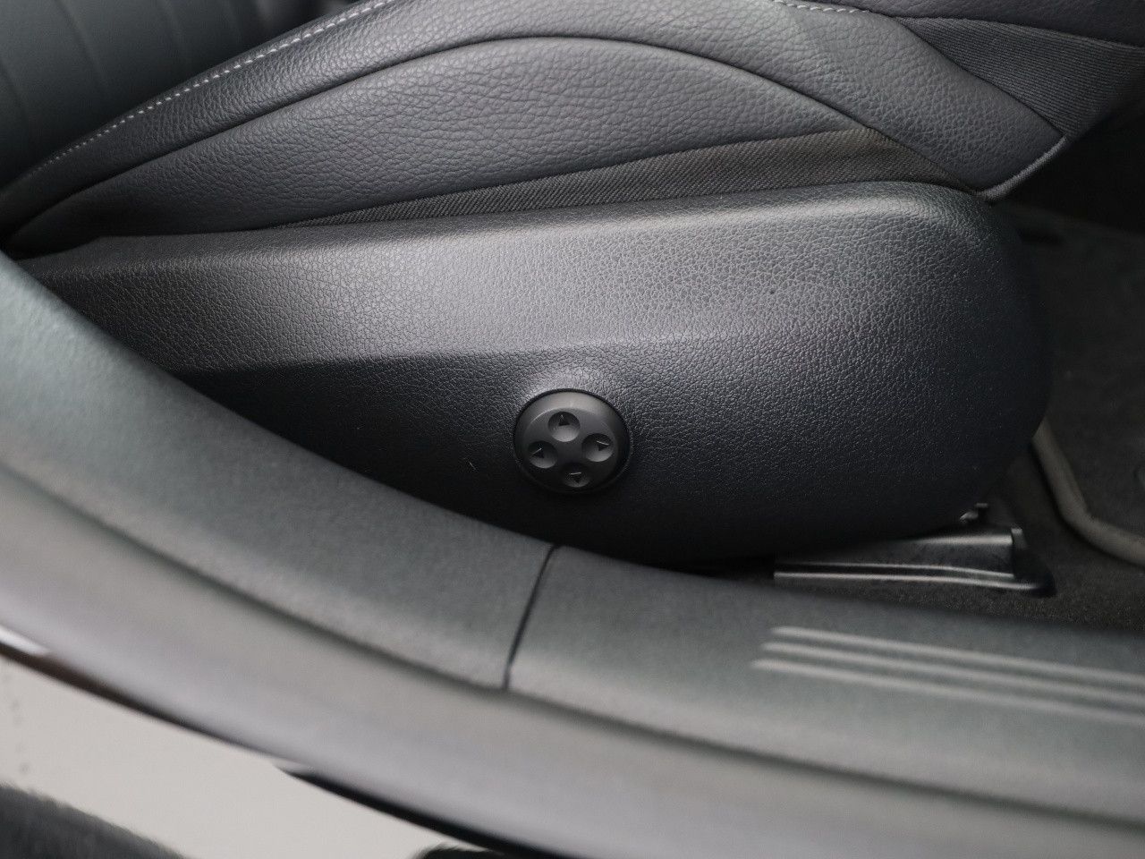 Mercedes-Benz E-Klasse – Bild 17
