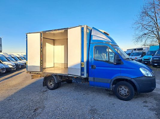 Vehicle image 5 / 16