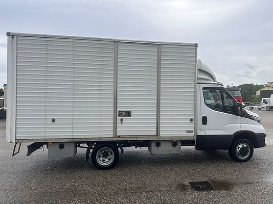 Vehicle image 8 / 20