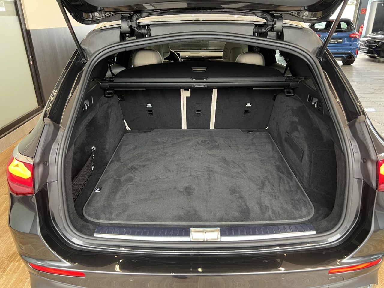 Mercedes-Benz E-Klasse – Bild 6
