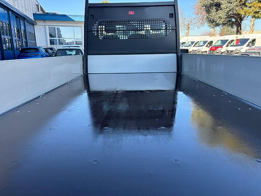 Vehicle image 7 / 13