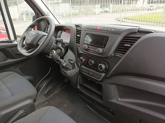 Vehicle image 4 / 5