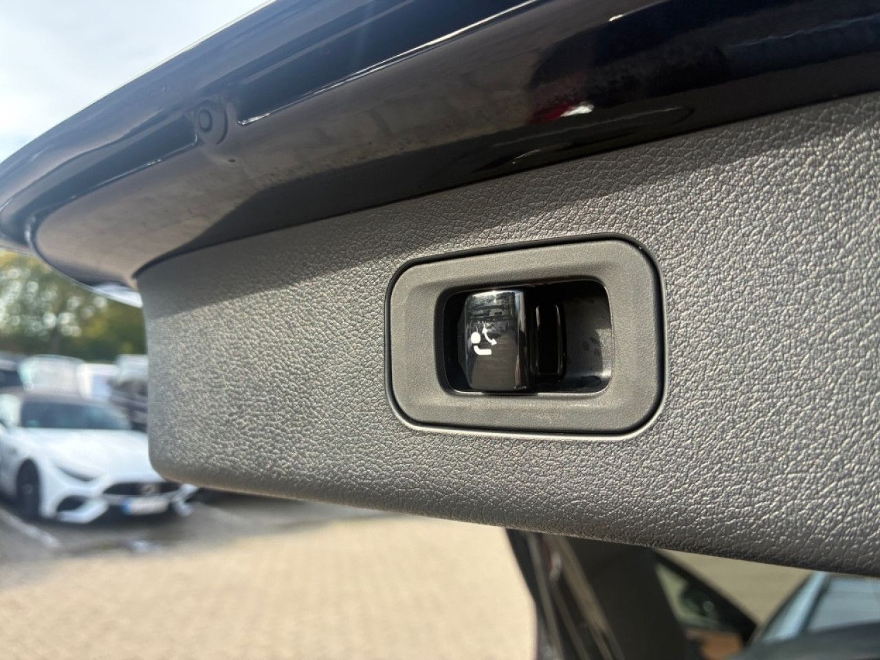Mercedes-Benz E-Klasse – Bild 12