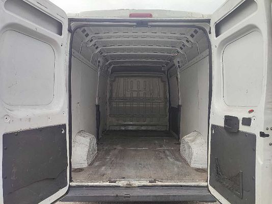 Vehicle image 5 / 8