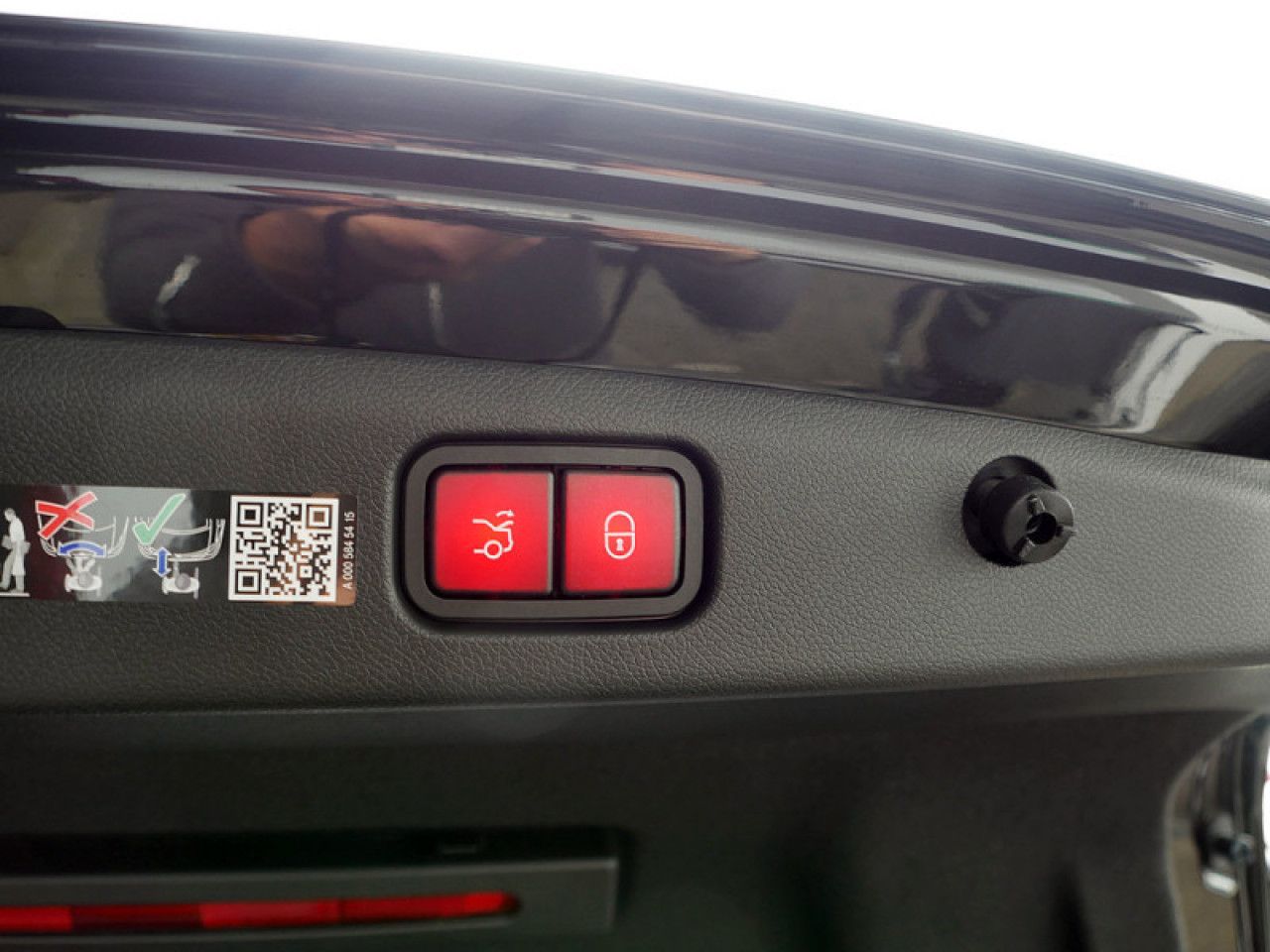 Mercedes-Benz E-Klasse – Bild 13
