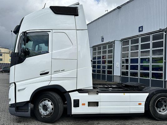 Vehicle image 9 / 20
