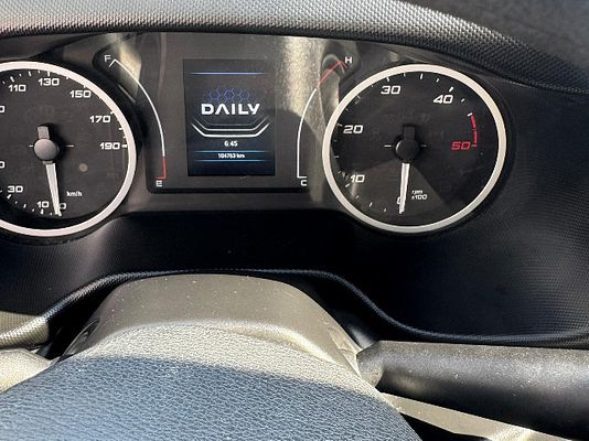 Vehicle image 2 / 7