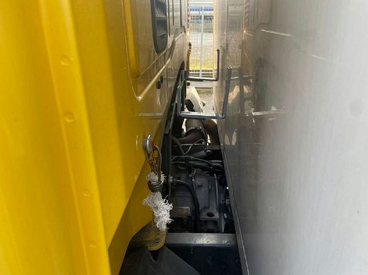 Vehicle image 6 / 19
