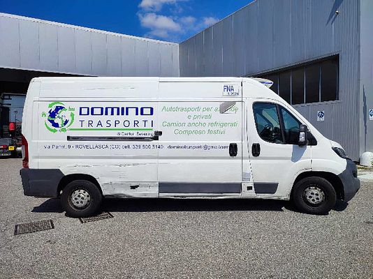Vehicle image 3 / 8