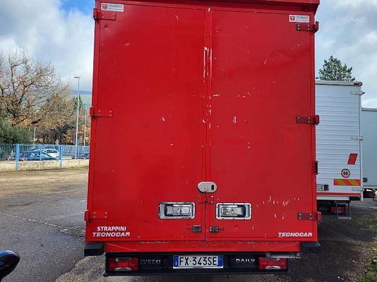 Vehicle image 3 / 5