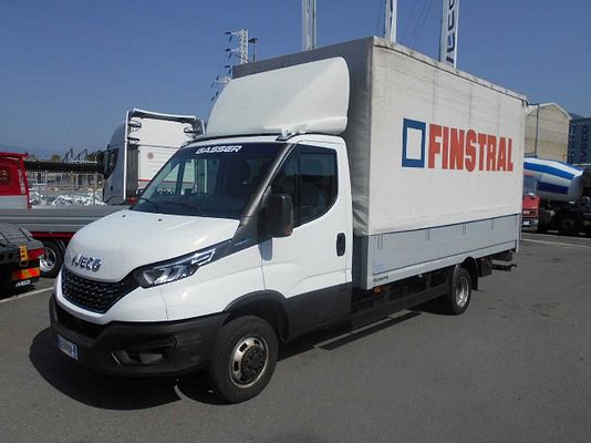Vehicle image 1 / 8