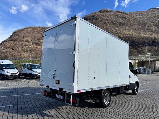 Vehicle image 5 / 11