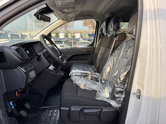 Vehicle image 9 / 15