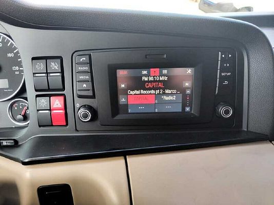 Vehicle image 10 / 14