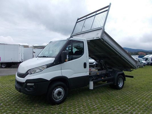 Vehicle image 5 / 13