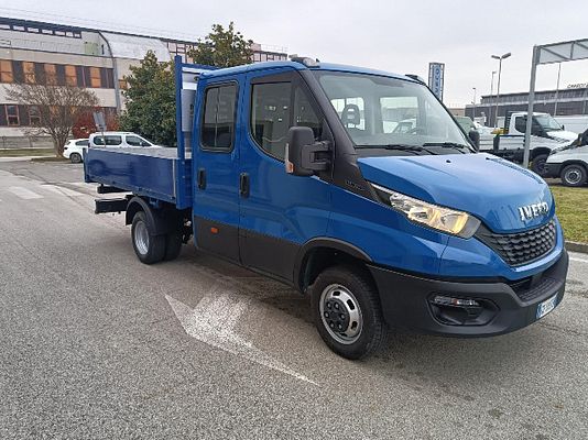 Vehicle image 4 / 10