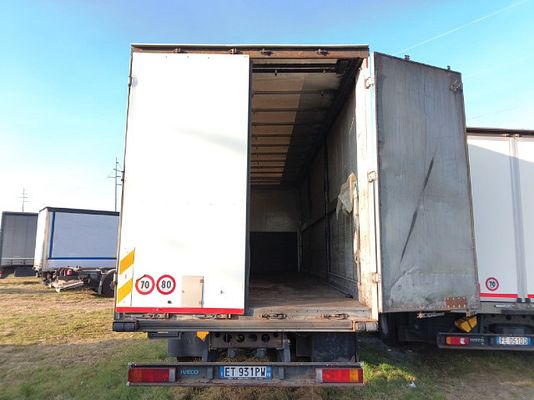 Vehicle image 8 / 17