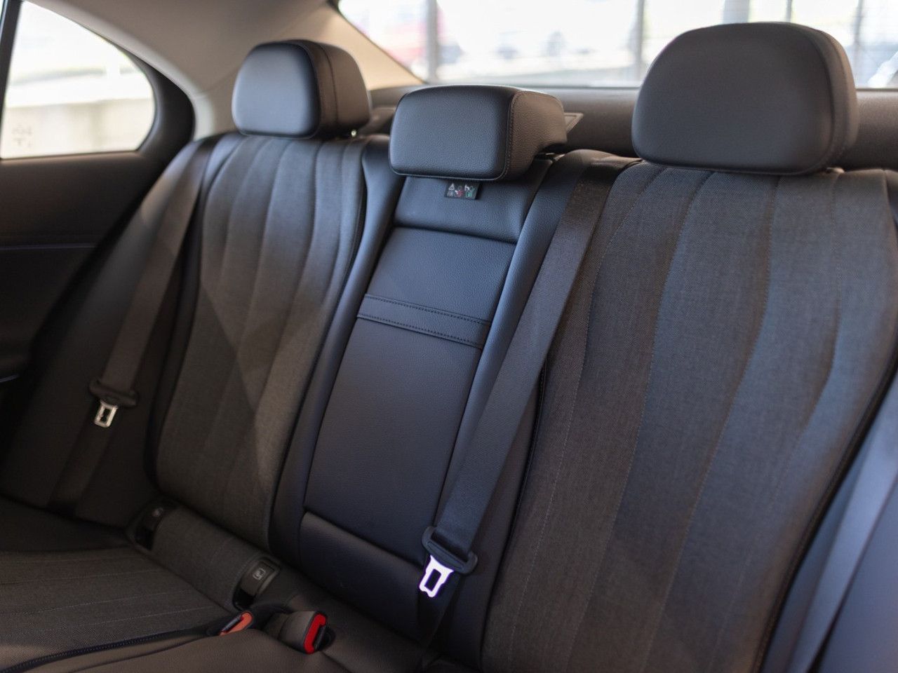Mercedes-Benz E-Klasse – Bild 26