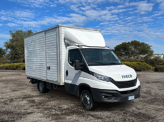 Vehicle image 2 / 15