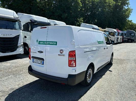 Vehicle image 7 / 15