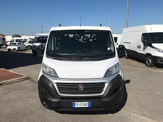 Vehicle image 9 / 16