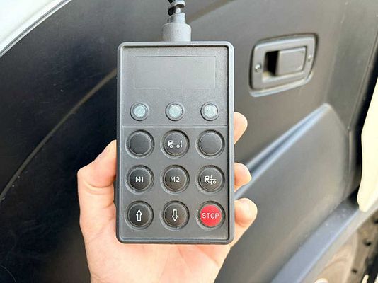 Vehicle image 12 / 16