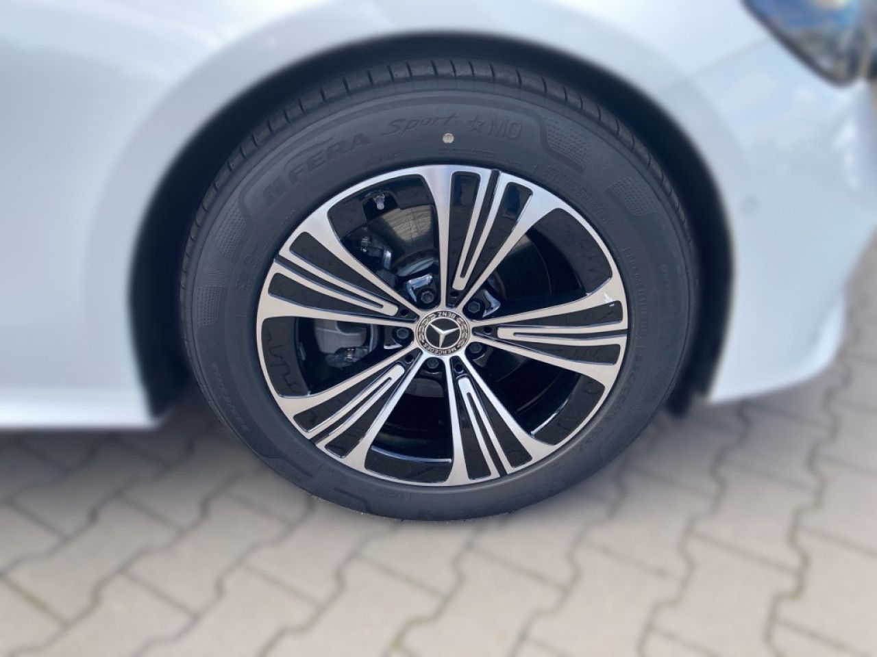 Mercedes-Benz E-Klasse – Bild 6