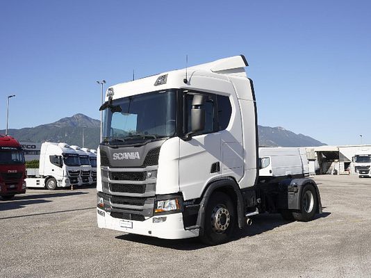 Vehicle image 9 / 13